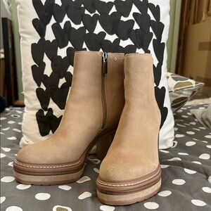 Steve Madden Tan Heeled Boots